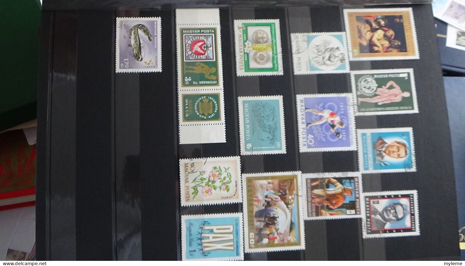 AZ147 Album de timbres oblitérés et *de divers pays + plaquette de timbres ** de France. A saisir !!