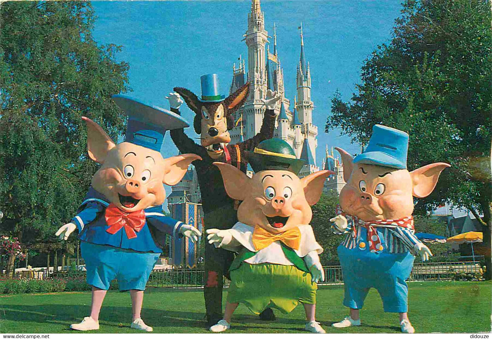 Parc D'Attractions - Walt Disney World Orlando - Cinderella Castle - Three Little Pigs And The Big Bad Wolf - Les Trois  - Disneyworld