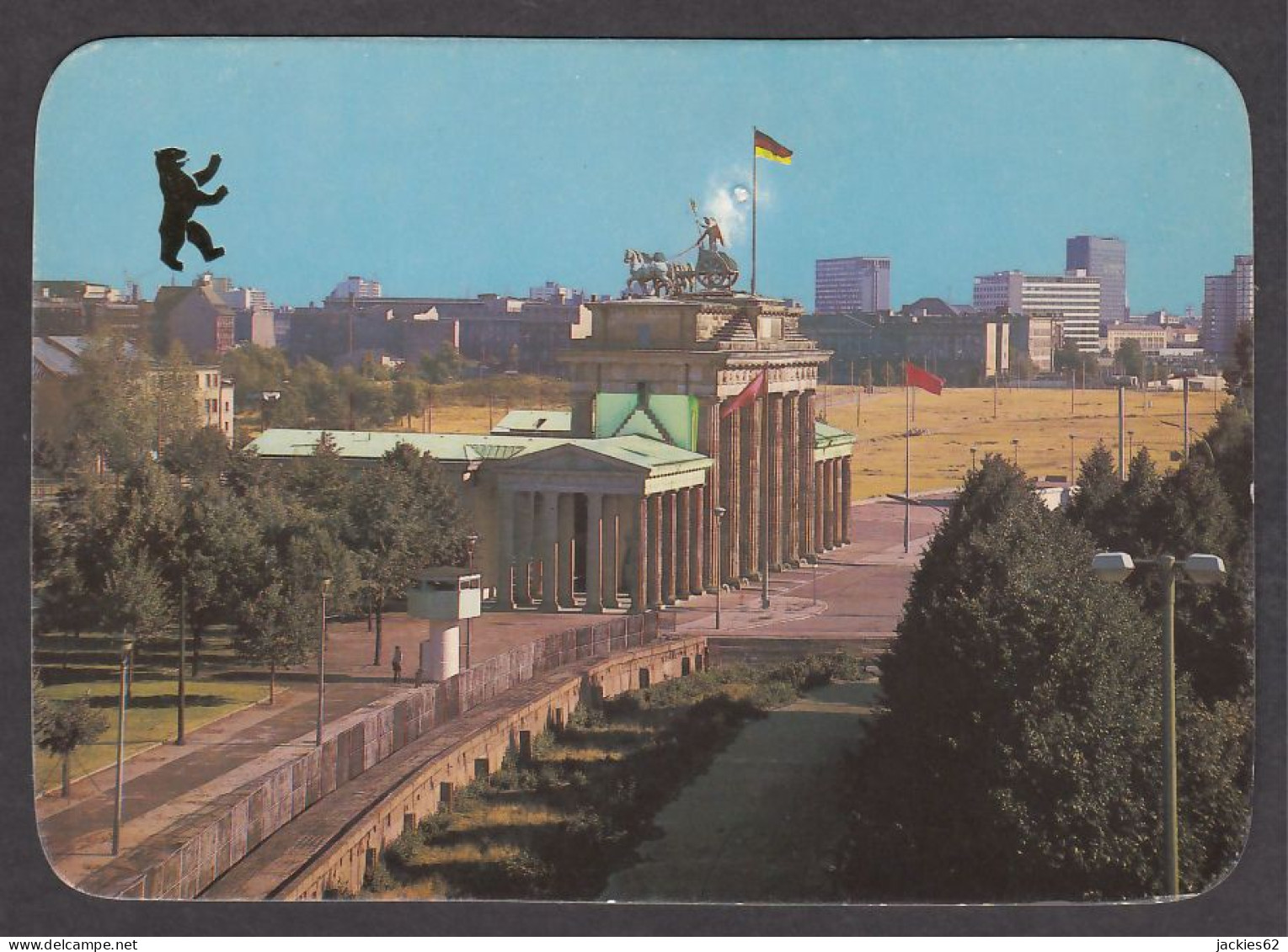 062327/ BERLIN, Blick Auf Das Brandenburger Tor Und Ost Berlin Mit Der Mauer - Muro De Berlin