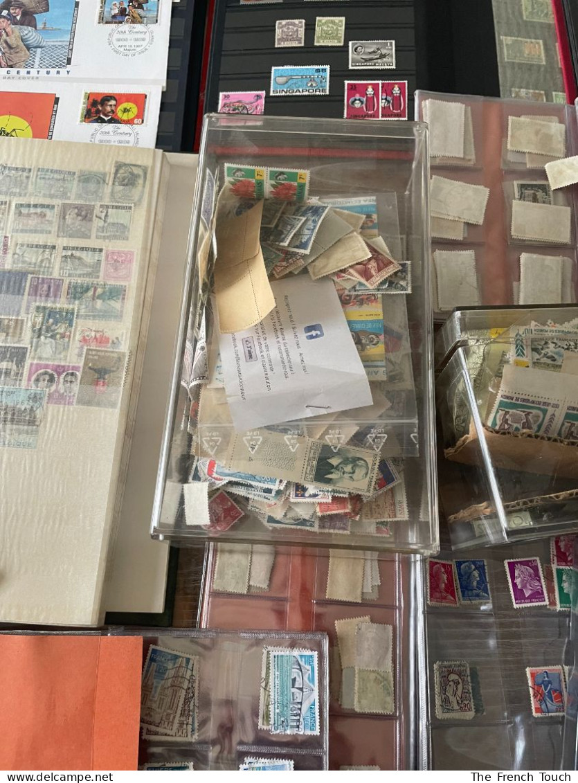 Très grand lot de timbres en vrac