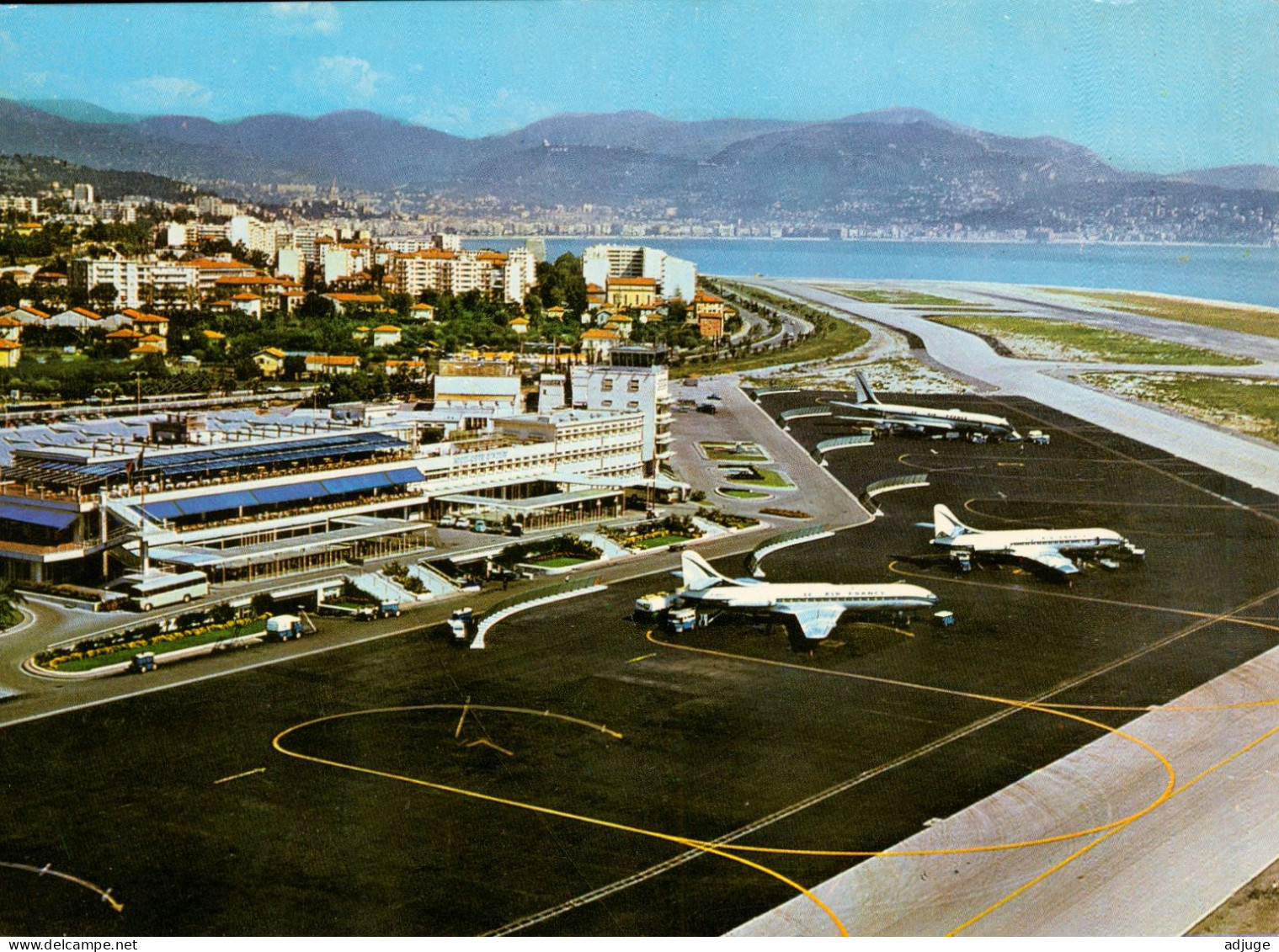 CPM-06- Vue Aérienne De L'Aéroport De NICE-CÔTE D'AZUR - Restaurant, Tour De Contrôles, Avions* 2 Scans - Transport Aérien - Aéroport