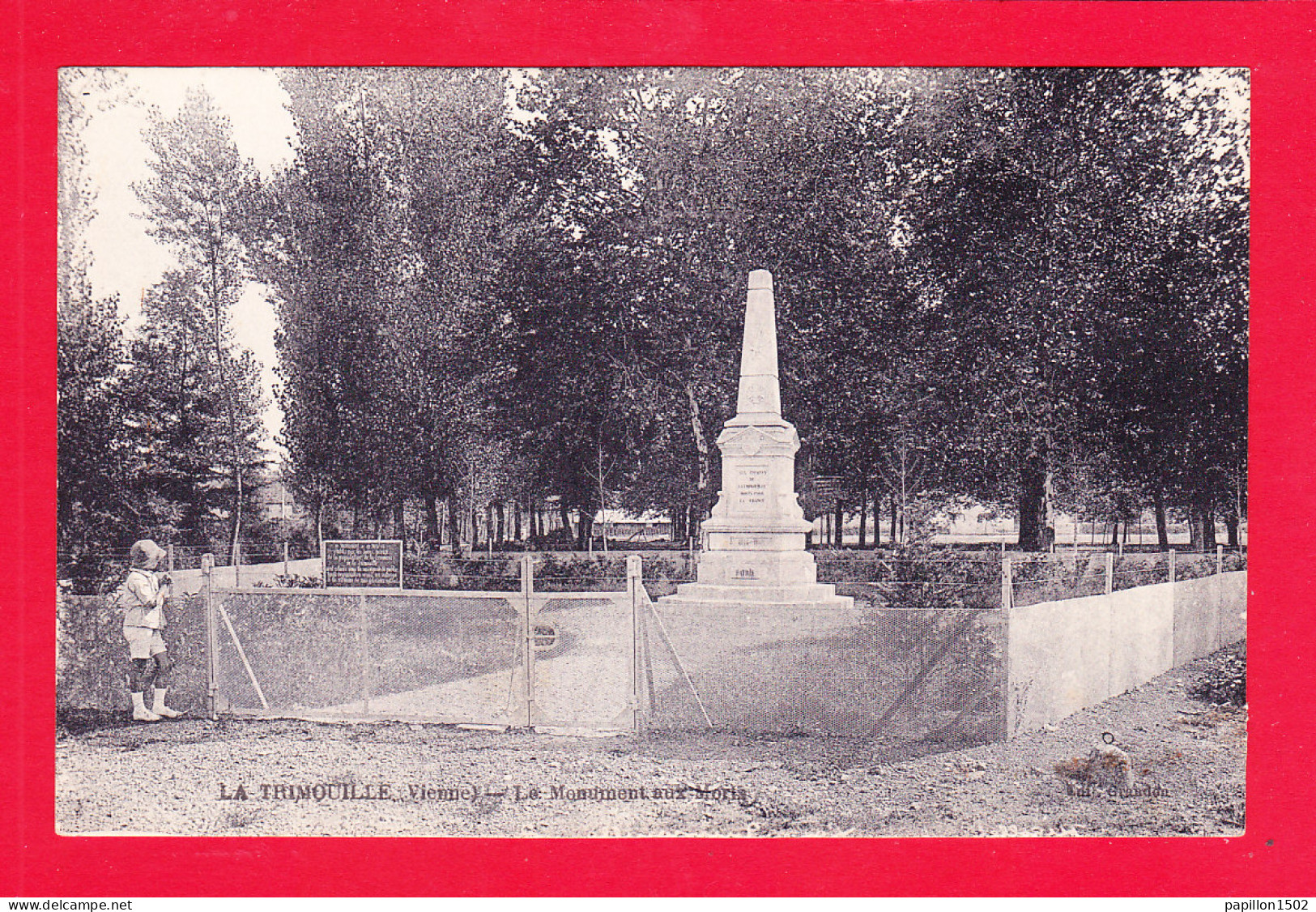 F-86-La Trimouille-04Ph90  Le Monument Aux Morts, Cpa  - La Trimouille