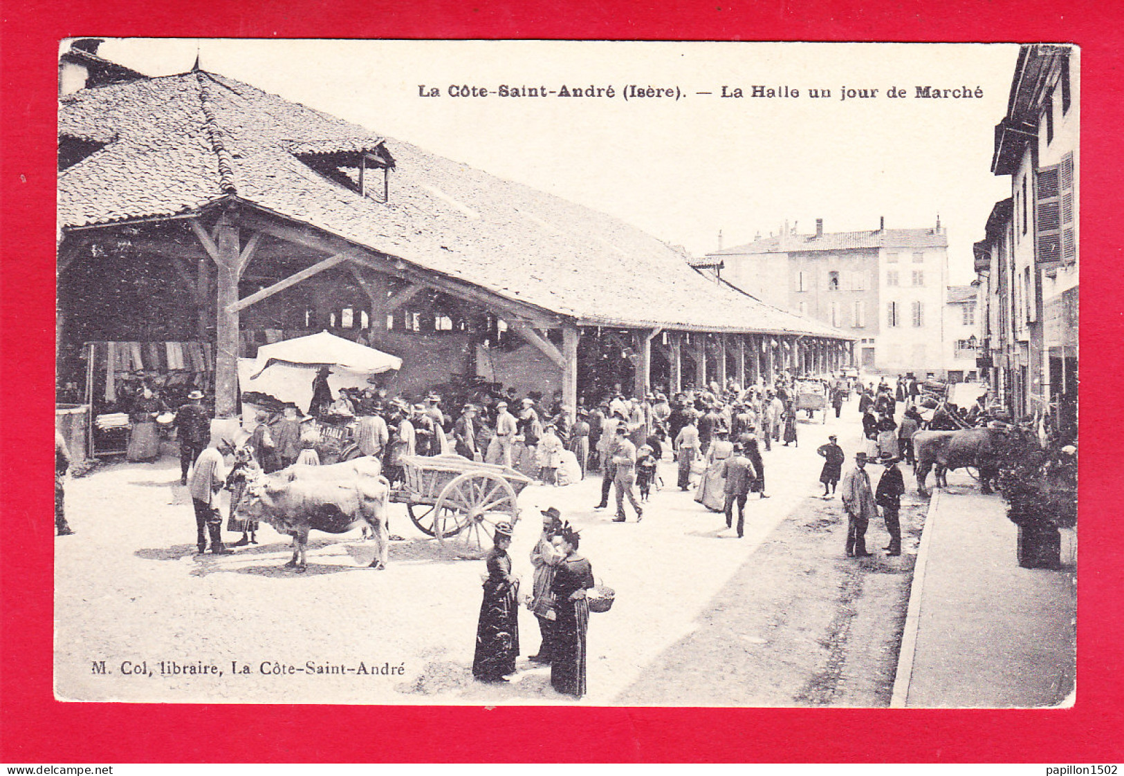 F-38-La Cote Saint André-03A16  La Halle Un Jour De Marché, Belle Animation, Attelage De Boeufs, Cpa BE - La Côte-Saint-André