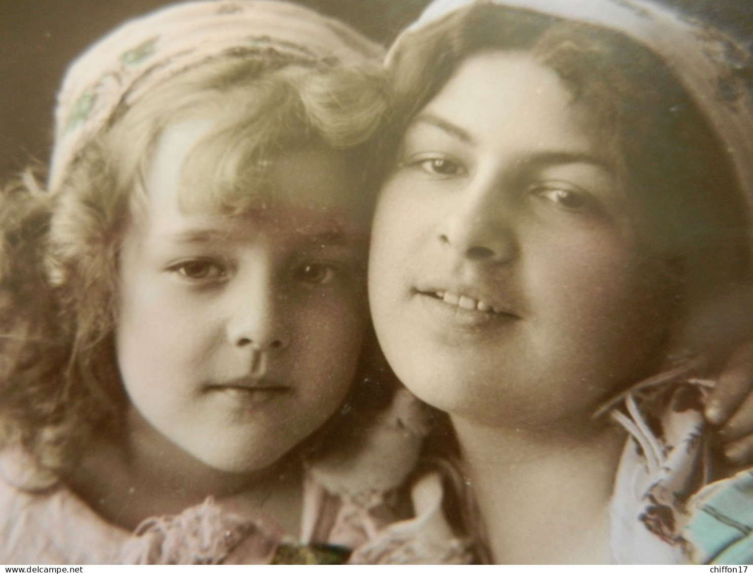 CPA   FILLETTE Et Sa Maman  Grete REINWALD - Portraits