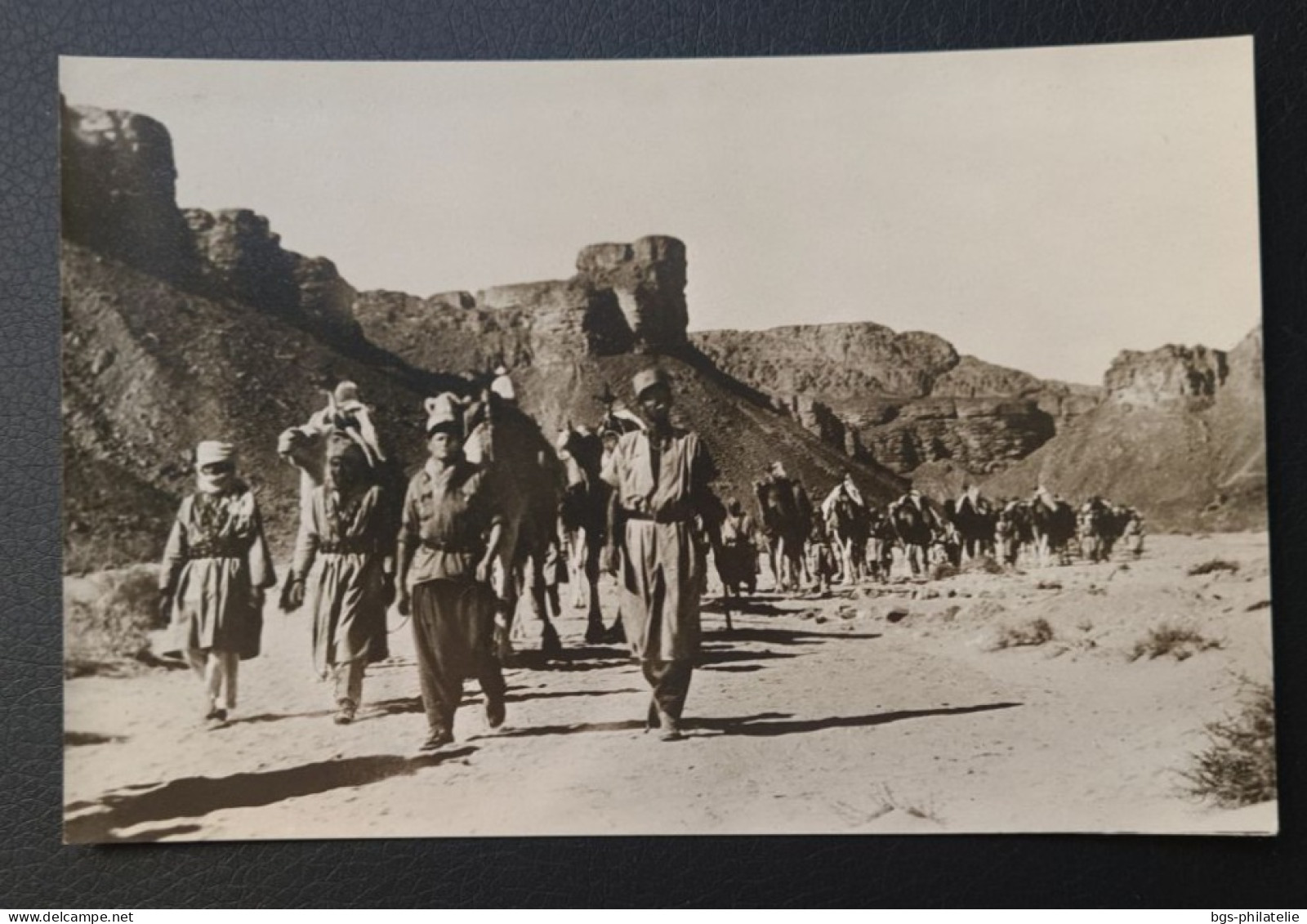 Libye , Fezzan. La Compagnie Du Touat Franchit Les Gorges D'Arak. - Libya