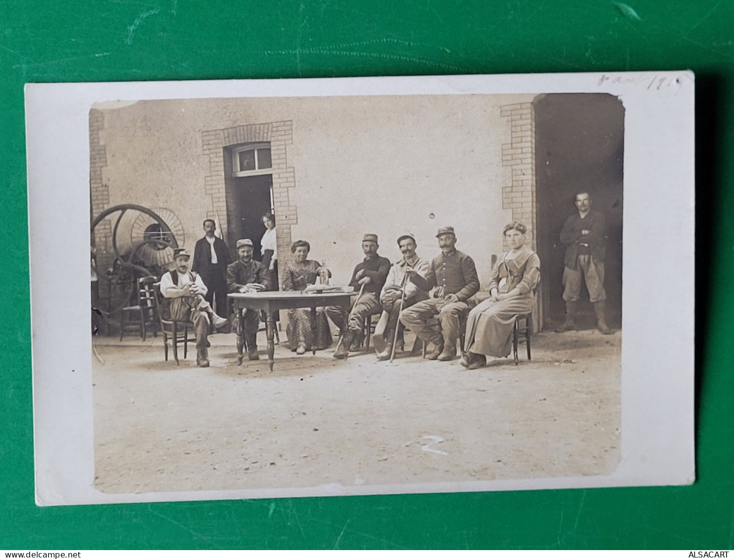 Carte Photo ,militaires Aux Repos - Personnages