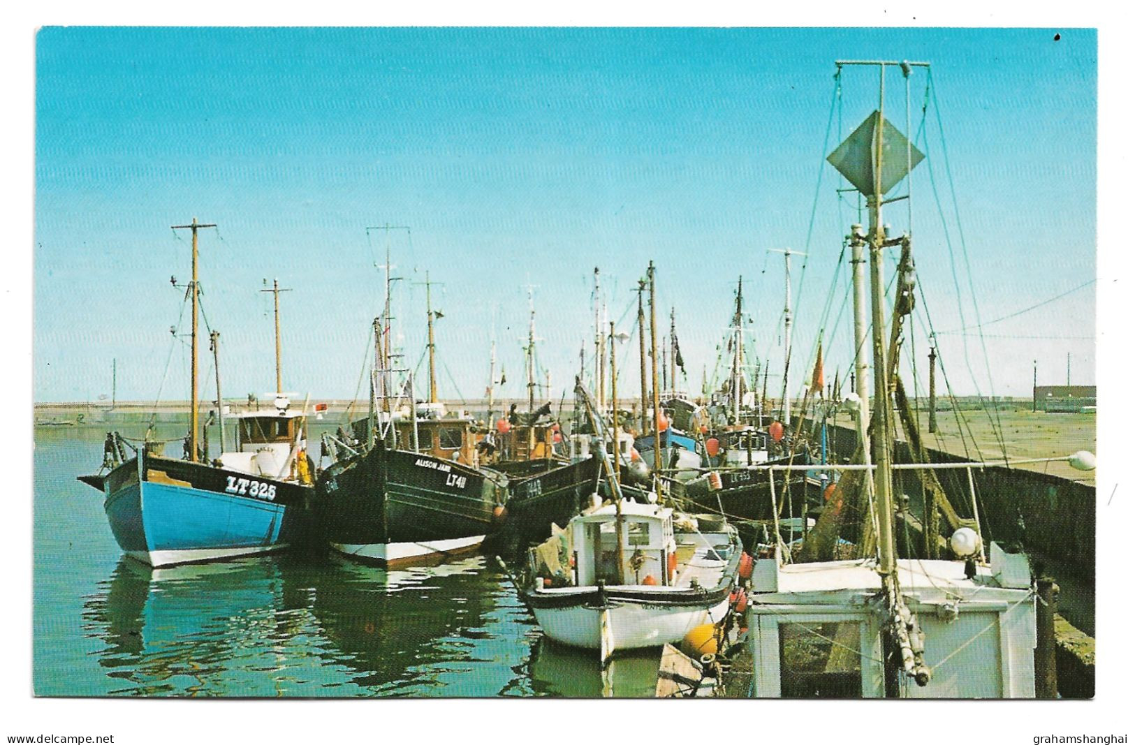 Postcard UK England Suffolk Lowestoft Hamilton Docks Many Fishing Boats Unposted - Lowestoft