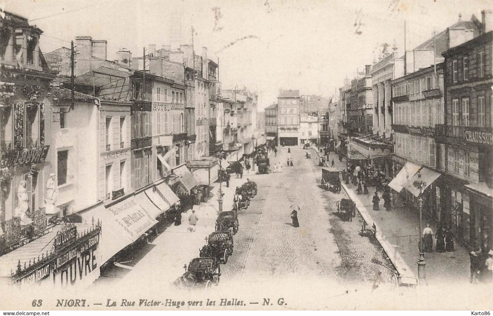 Niort * La Rue Victor Hugo Vers Les Halles * Commerces Magasins - Niort