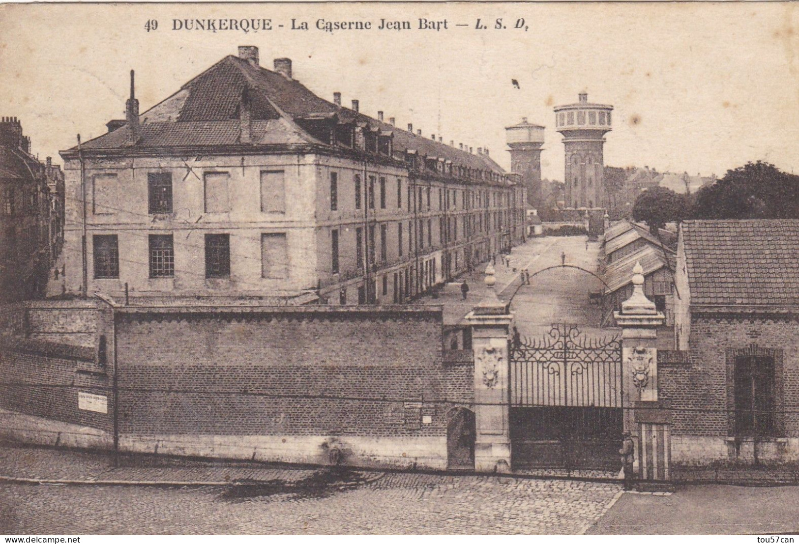 DUNKERQUE  -  NORD  -  (59)   -  CPA ANIMEE DE 1927  -  LA CASERNE JEAN  BART. - Dunkerque