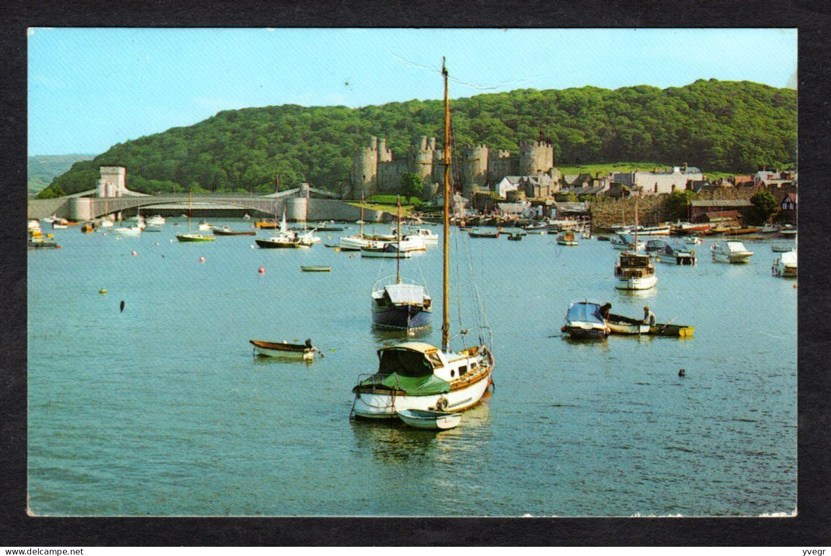 Pays De Galles - CONWY From The HARBOUR , Le Château, Le Pont Et Les Bateaux Aux Mouillages Dans Le Port - Autres & Non Classés