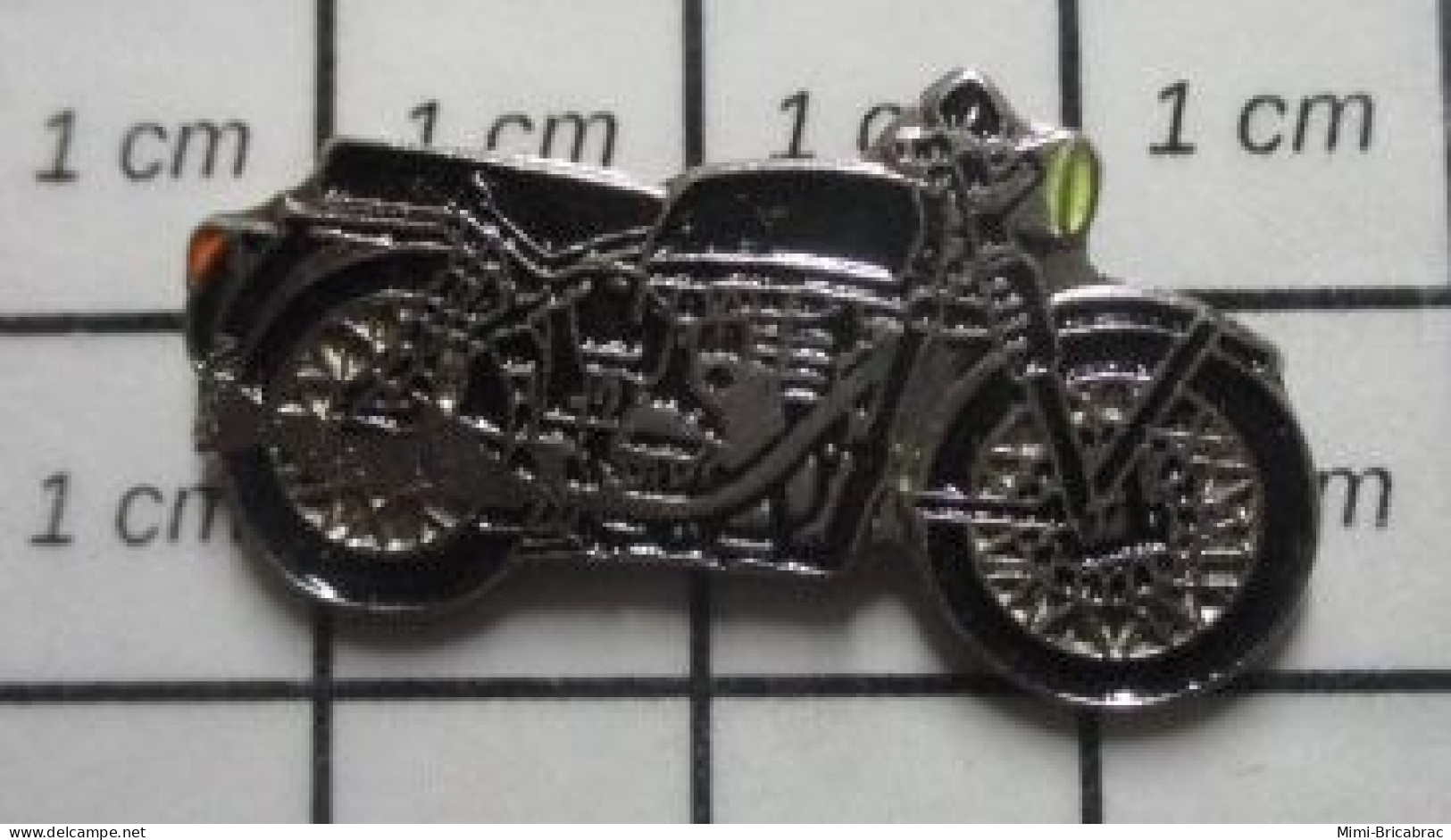 1920 Pin's Pins / Beau Et Rare / MOTOS / MOTO RETRO NOIRE ET ACIER - Moto