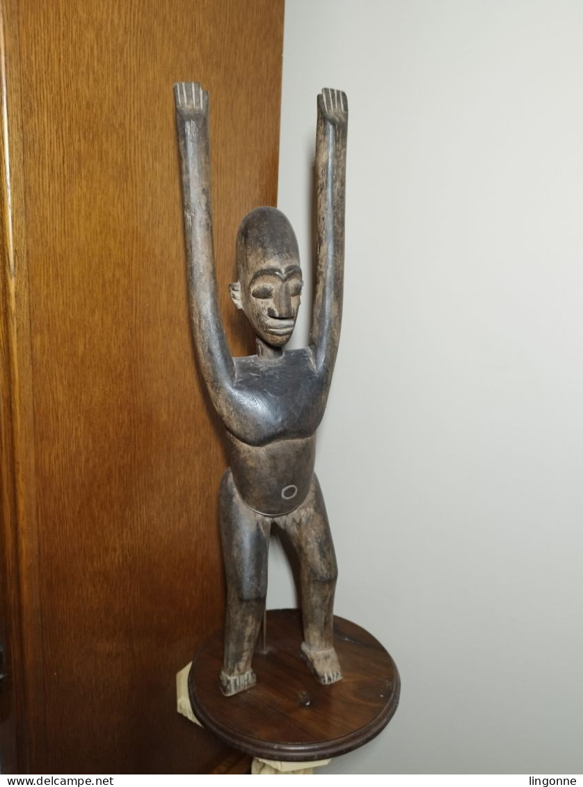 Statue En BOIS Batéba "Ti Puo" Ou "dangereux", Lobi, Burkina-Faso Placée Sur L’autel Familial, Il Implore Le « Thila » - Arte Africana