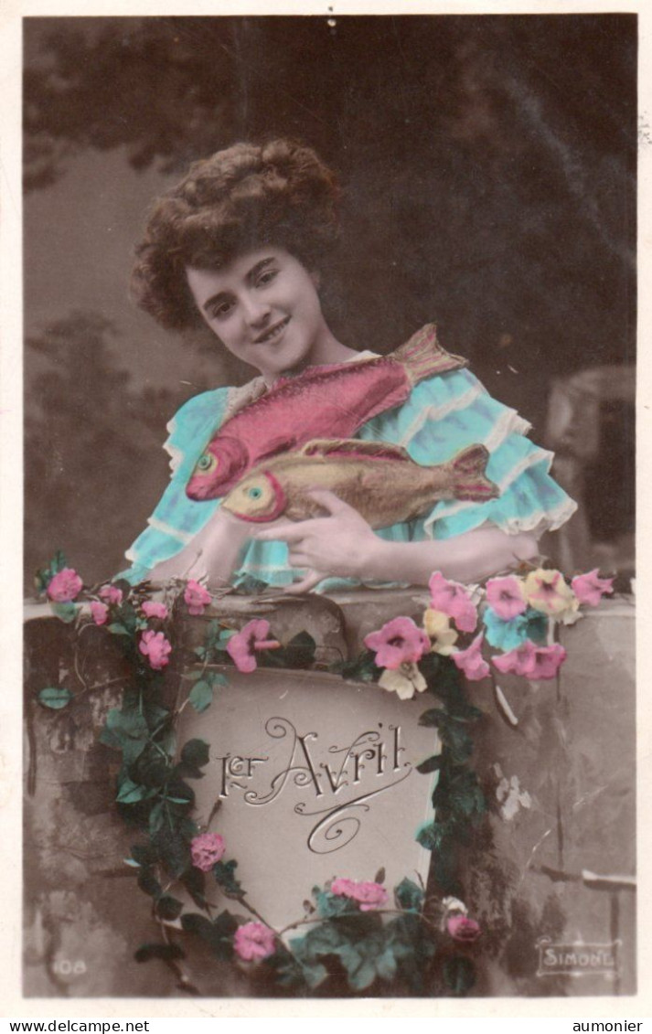 Jeune Fille Avec Fleurs Tenant Des Poissons !  1er Avril - April Fool's Day