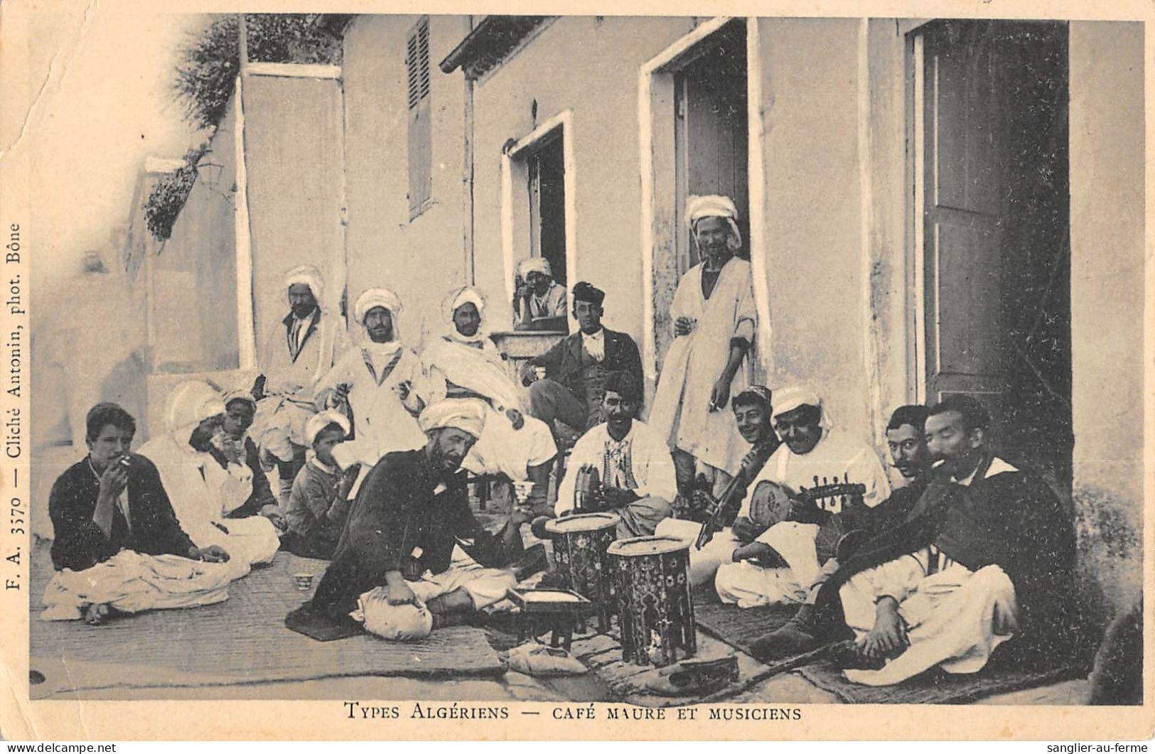 CPA ALGER / TYPES ALGERIENS / CAFE MAURE ET MUSICIENS / Cliché Rare - Andere & Zonder Classificatie