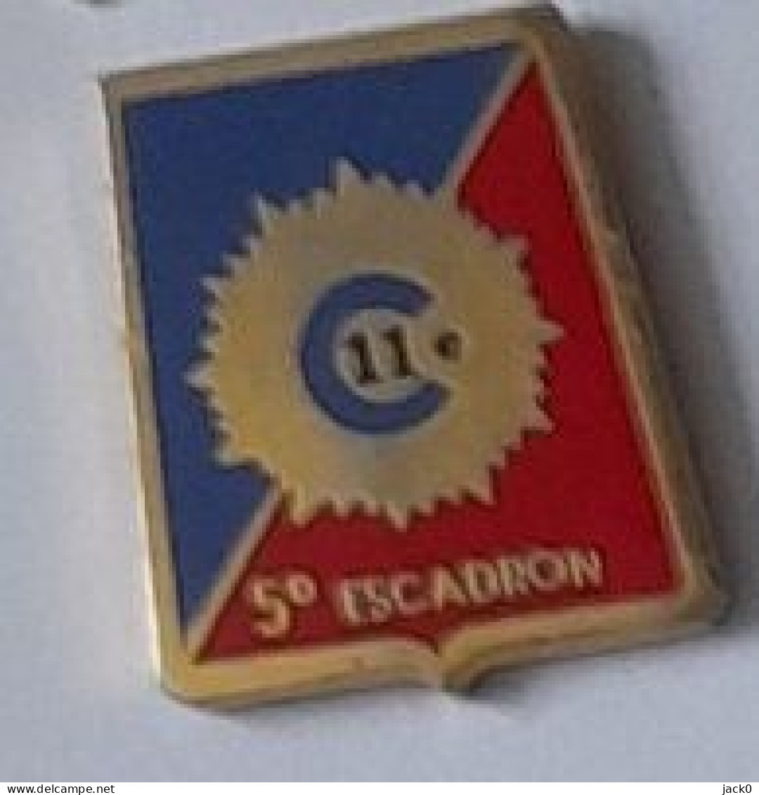 Pin's  Militaire  à  Déterminer, 11 E, 5è ESCADRON - Armee