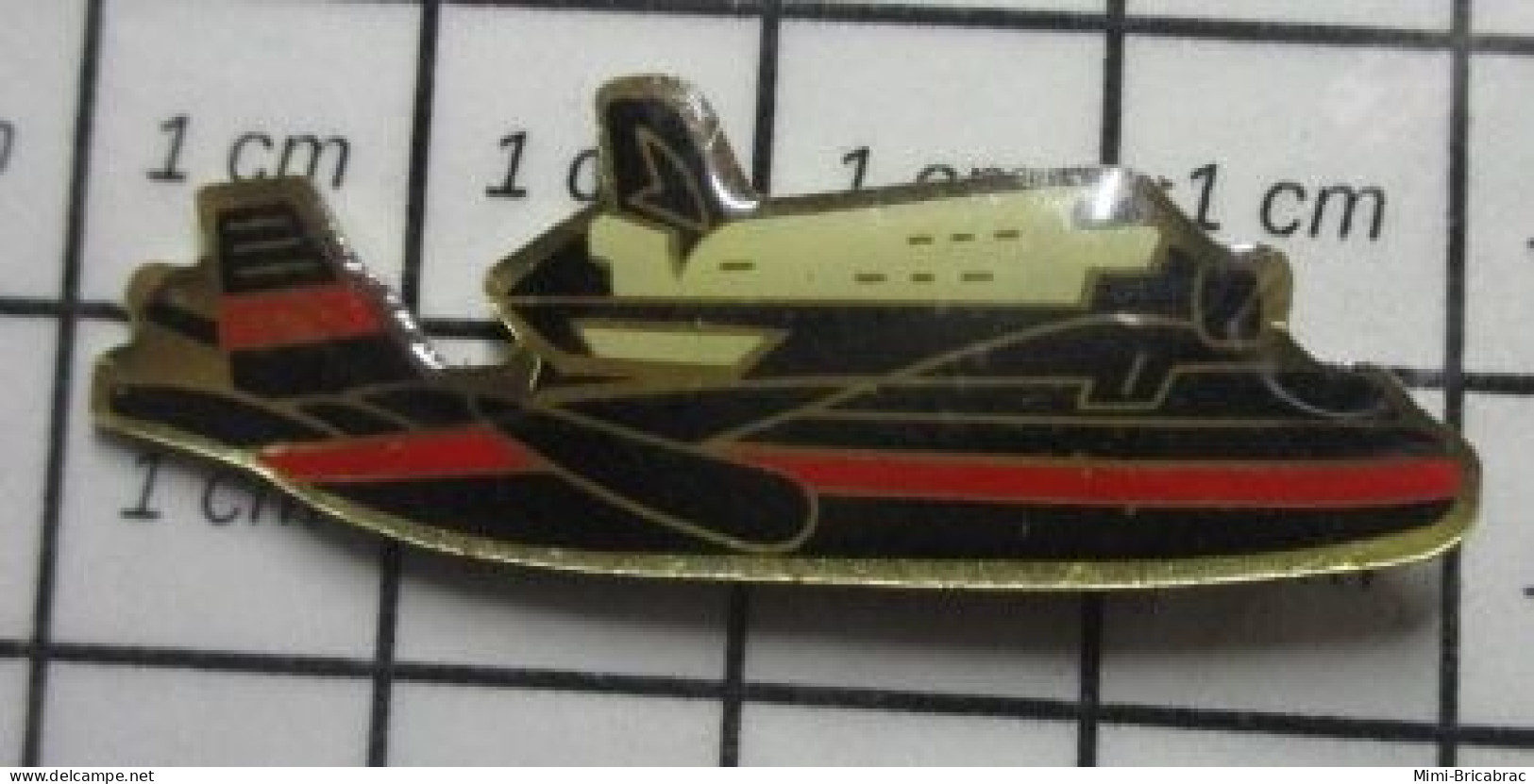 1920  Pin's Pins / Beau Et Rare / AVIATION / AVION NASA NAVETTE SPATIALE ET BOEING 747 PORTEUR - Espacio