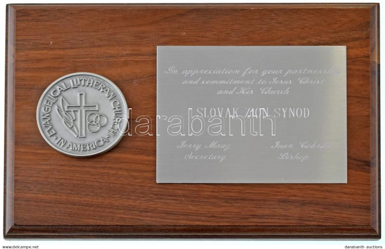 Amerikai Egyesült Államok ~1980. "Evangélikus Luteránus Egyház Amerikában" Ezüstözött Fém Emlékérem (62mm) Fatáblán (177 - Ohne Zuordnung