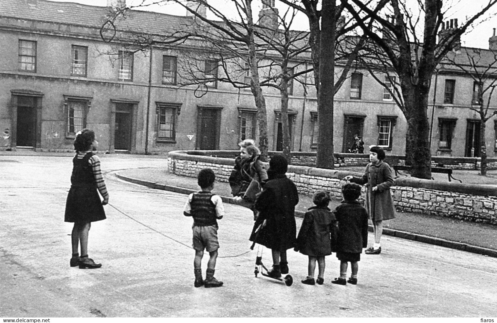 "Loudoun Square East, Cardiff,1950" Terraced Houses, Lord Marquis Of Bute, Docks, Lodgers, Butetown [CPM Nostalgia Card] - Groepen Kinderen En Familie