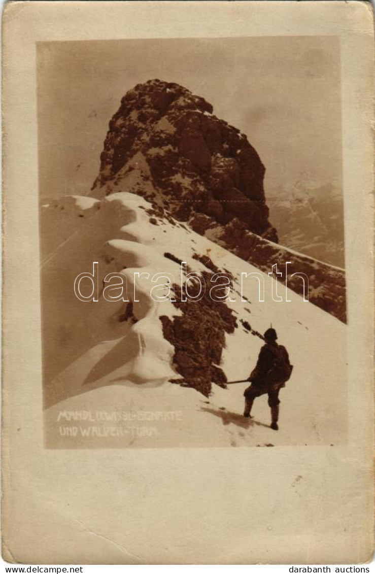 ** T3 Tuxer Alpen, Tux Alps (?) ; Hiker, Mountain Peak, Photo (gyűrődések, Creases) - Unclassified
