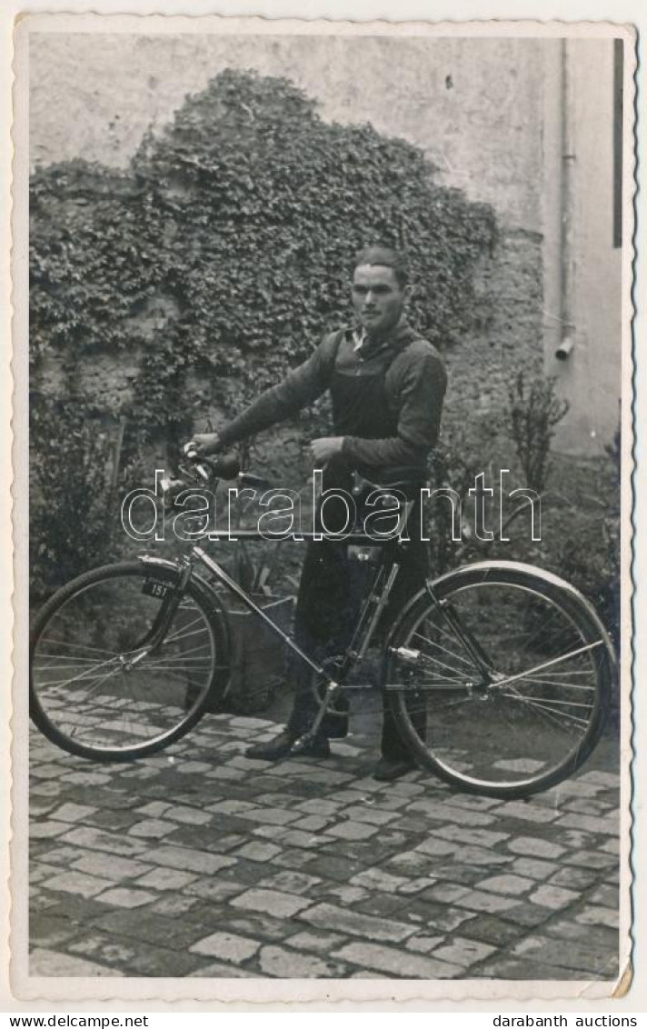 * T3 1938 Férfi Kerékpárral / Man With Bicycle, Photo (EK) - Unclassified