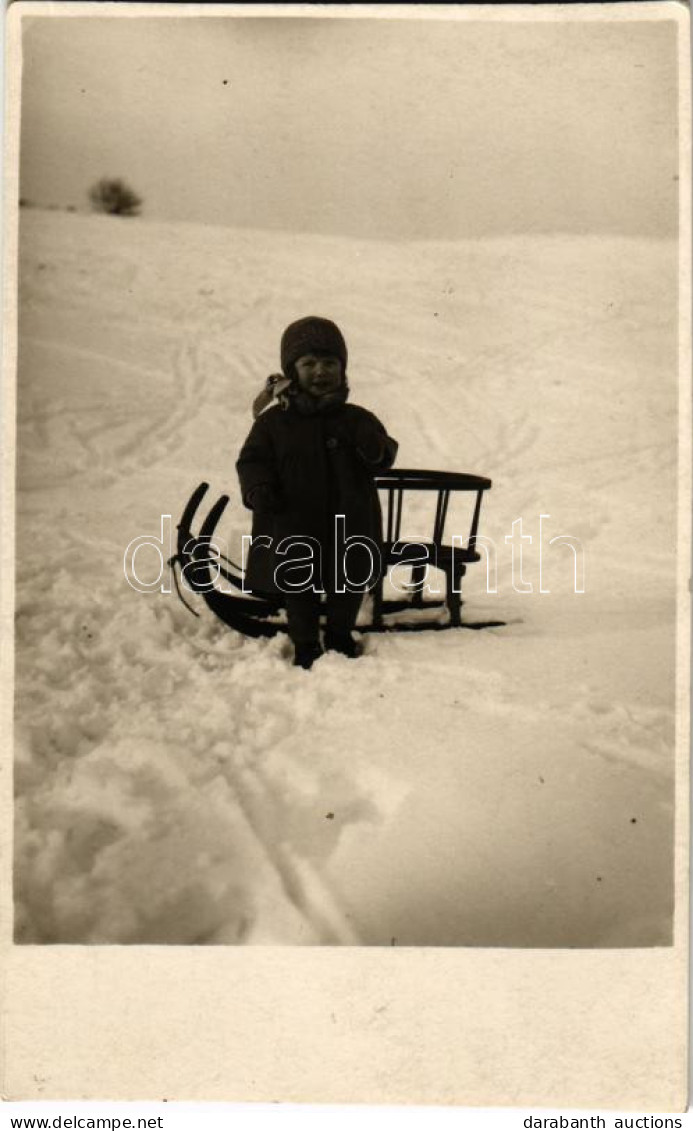 * T1/T2 Téli Sport, 19 Hónapos Kisgyerek Szánkóval / Winter Sport, Child With Sled. Photo - Zonder Classificatie