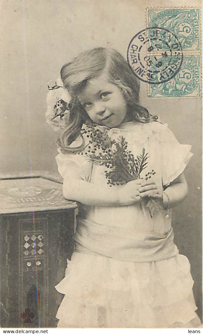 PETITE FILLE AVEC FLEURS - Deux Cartes  - Portraits