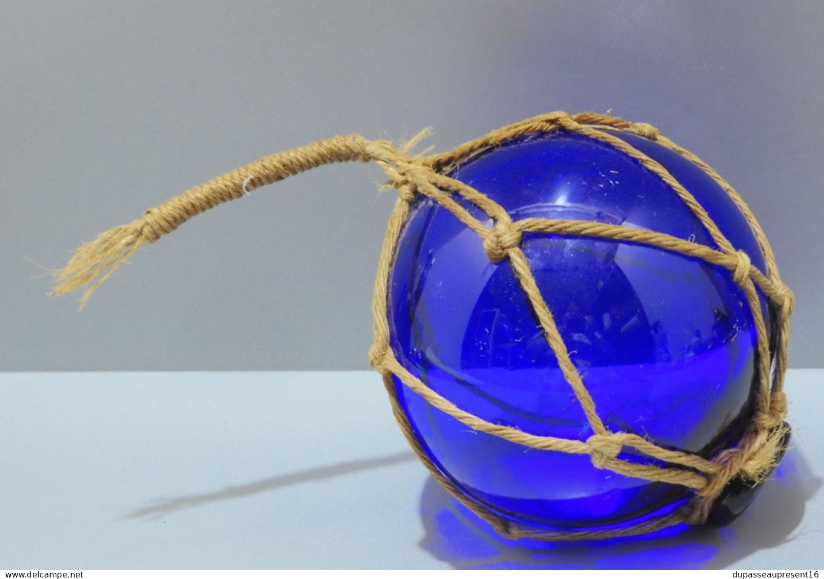 -BELLE BOULE FLOTTEUR VERRE soufflé BLEU avec son petit CORDAGE déco XXe    E