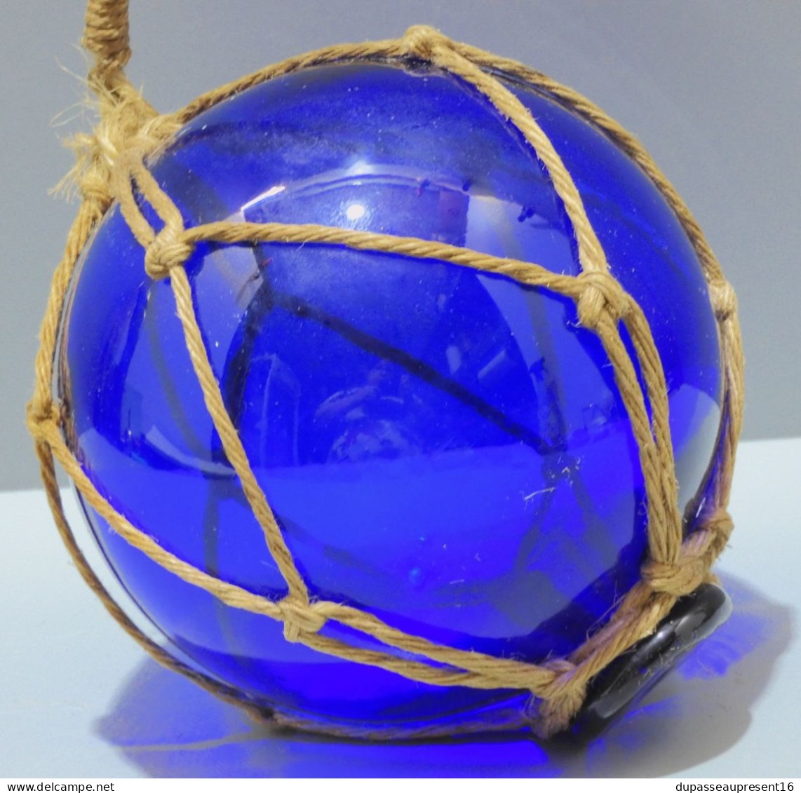 -BELLE BOULE FLOTTEUR VERRE soufflé BLEU avec son petit CORDAGE déco XXe    E