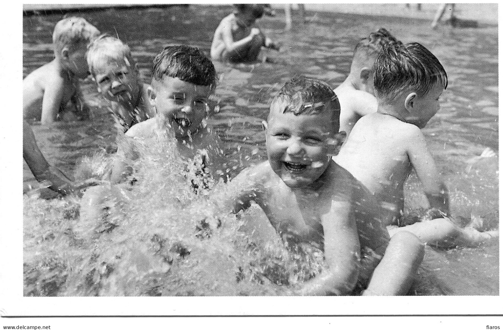 "Ashford,1941" Bombed-out Children, Summer Days, Paddling Pool, Middlesex, Homeless Survivors, WWII [CPM Nostalgia Card] - Groupes D'enfants & Familles