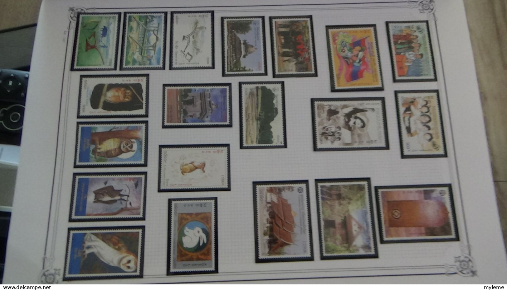 BC102 Collection de timbres et blocs ** du Cambodge sur feuille d'album.  A saisir !!!