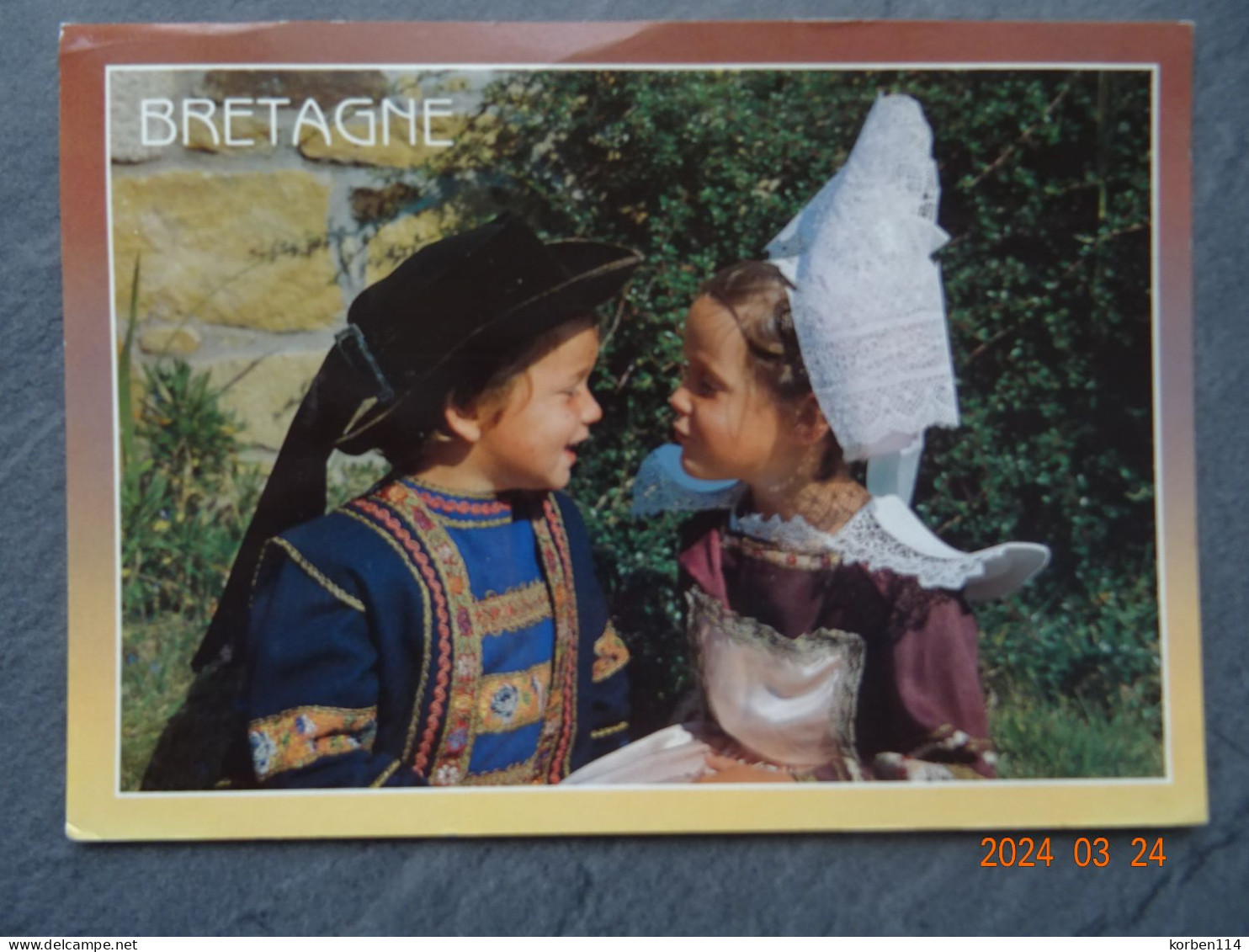 FOLKLORE DE BRETAGNE - Costumes