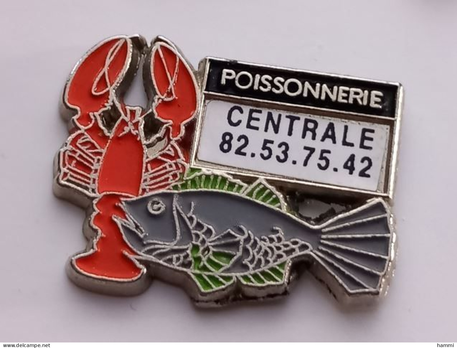 A164 Pin's Poisson Poissonnerie Centrale 13 Rue Du Quartier Thionville Moselle Homard écrevisse Achat Immédiat - Cities