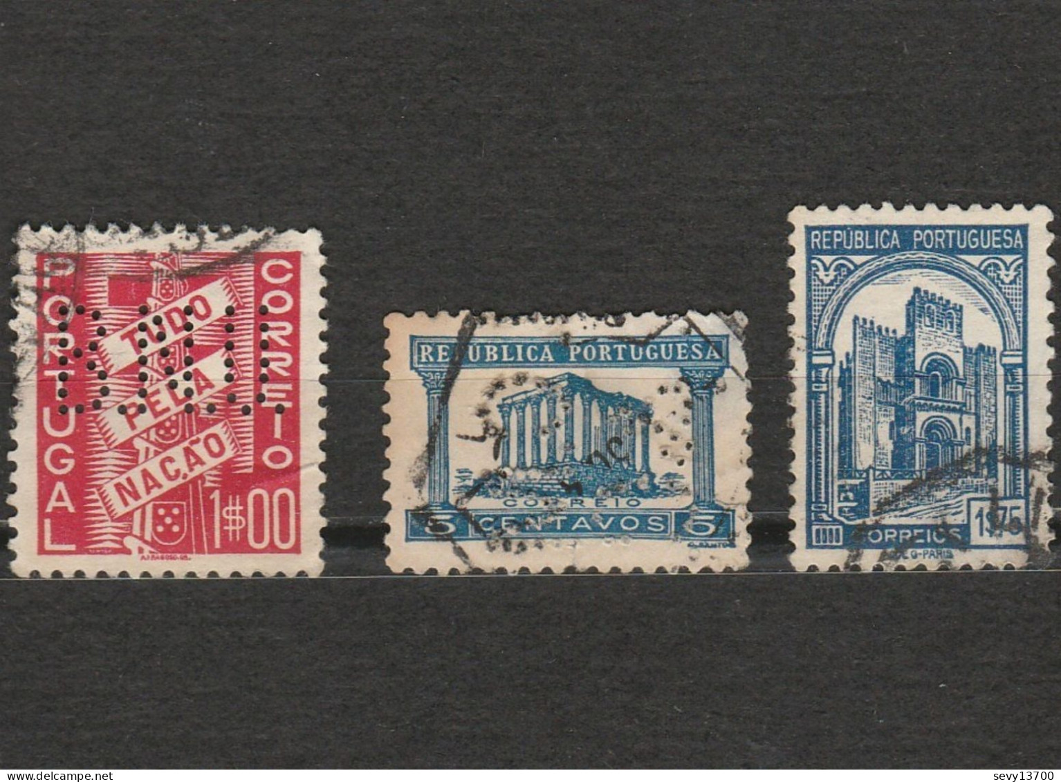 Republica Portuguesa Correios - Lot 3 Timbres Monuments Dont 2 Perforés: 1 BNU Et 1 CM&C Année 1935 Mi 588 Mi 582 Mi 589 - Usati