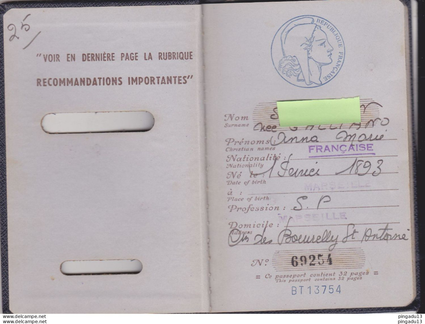 Fixe Passeport Grand-mère Petite Fille Timbre Fiscal Visa Italie 2 Tampons Différents Gendarmerie Larche Notice Pologne - Lettres & Documents