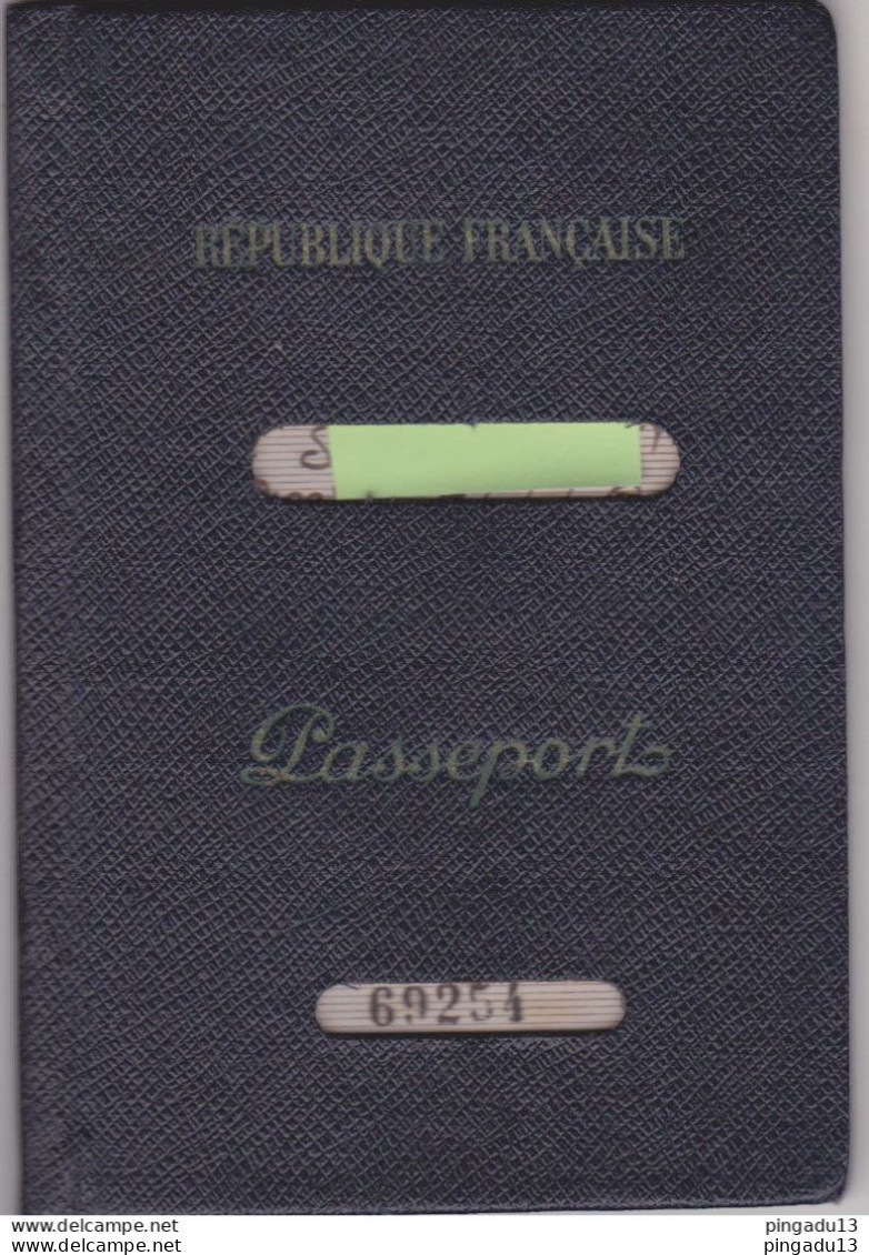 Fixe passeport Grand-mère petite fille timbre fiscal visa Italie 2 tampons différents Gendarmerie Larche Notice Pologne