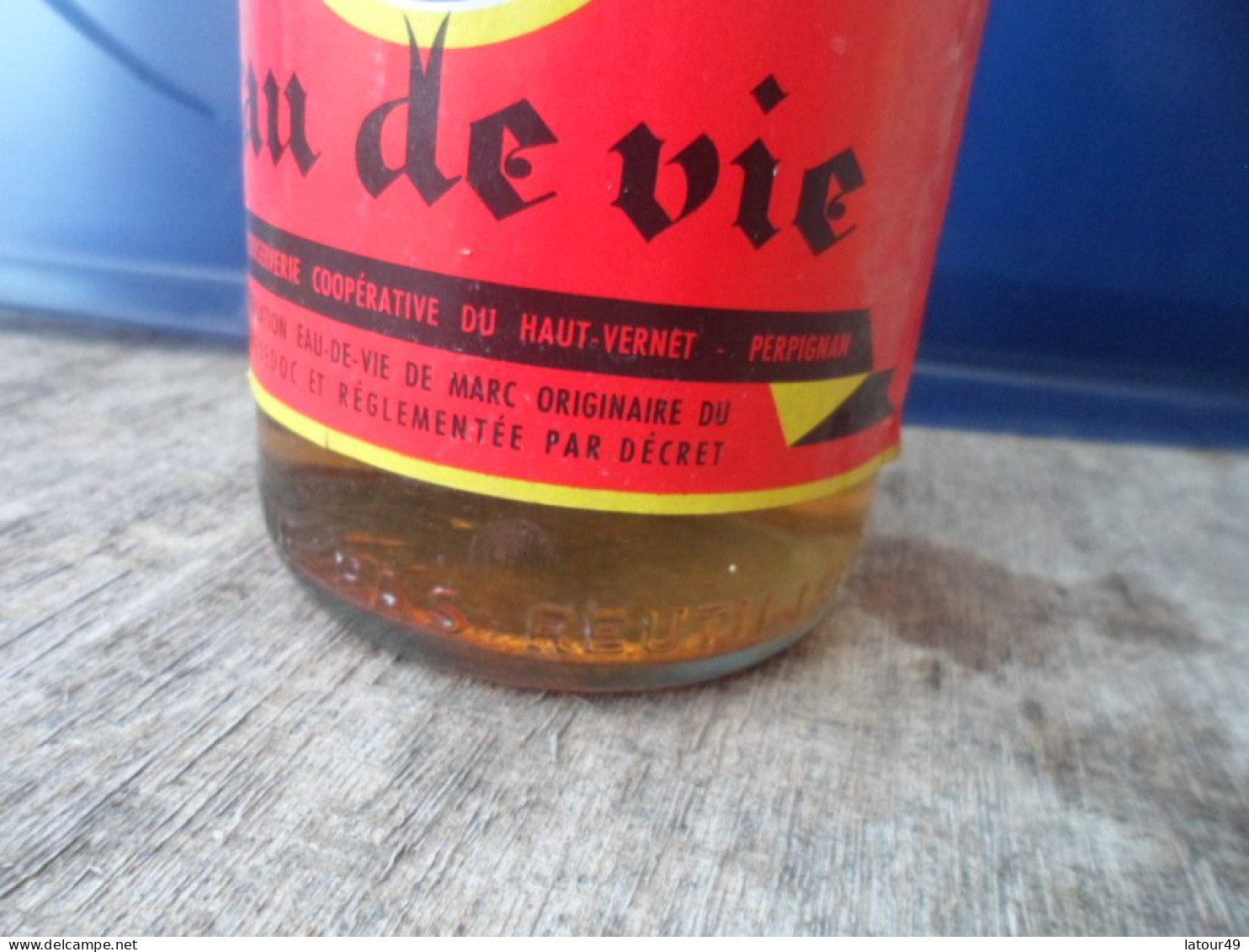 Rare Bouteille Ancienne Eau De Vie  Dans Les Annees 1970 Environs Du Haut Vernet Perpignan 41.7 O  72 Cl - Spirituosen