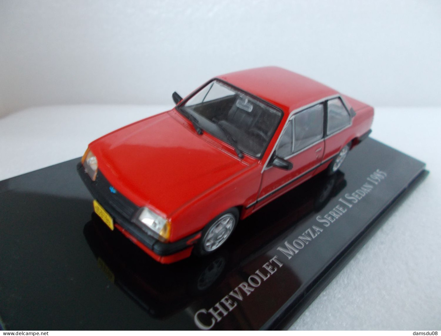 IXO Chevrolet Monza Serie 1 Sedan 1985 En Boite Vitrine Echelle 1/43 - Ixo