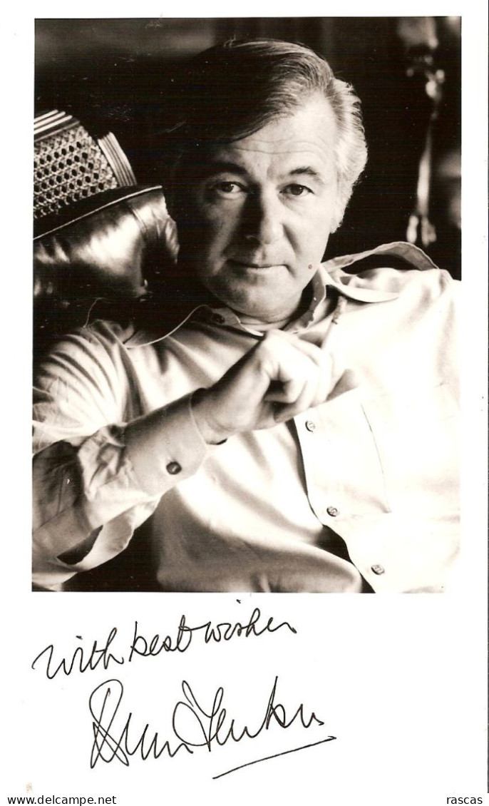 PHOTO GRAND FORMAT 1 - ENV 1 - CINEMA - PHOTO DEDICACEE DU REALISATEUR BRITANNIQUE BRYAN FORBES - Signed Photographs