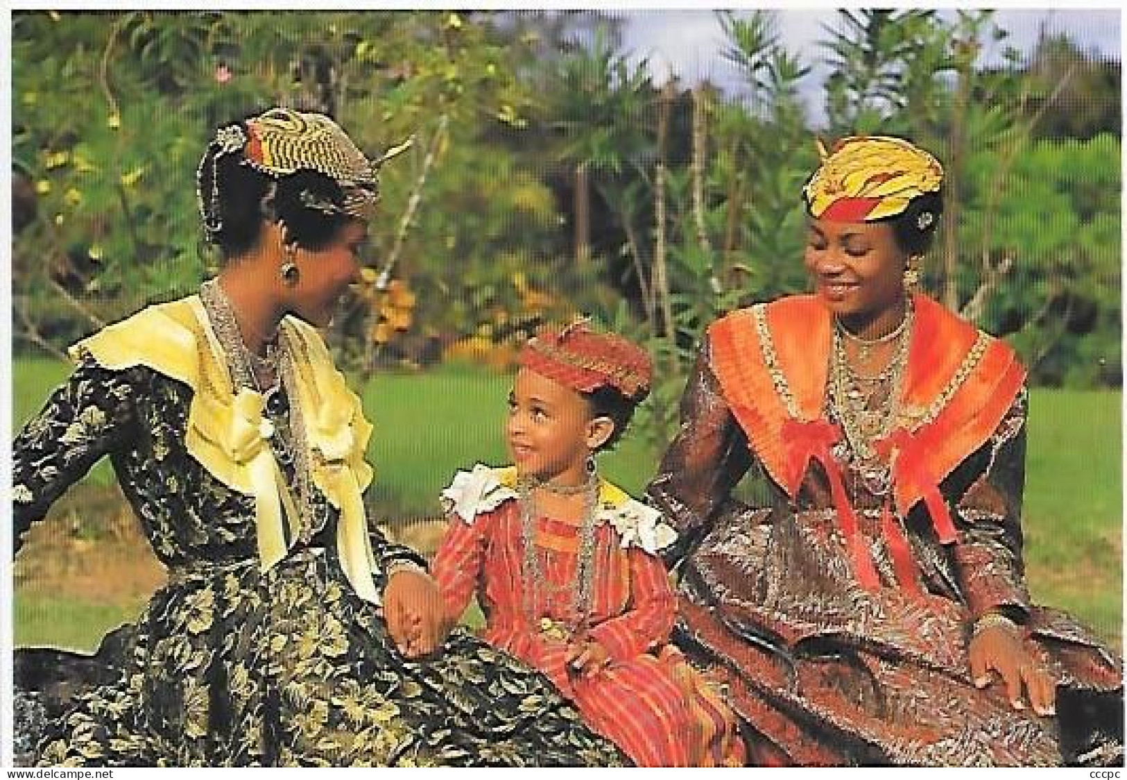 CPM Guadeloupe Parées De Leurs Plus Beaux Costumes - Otros & Sin Clasificación