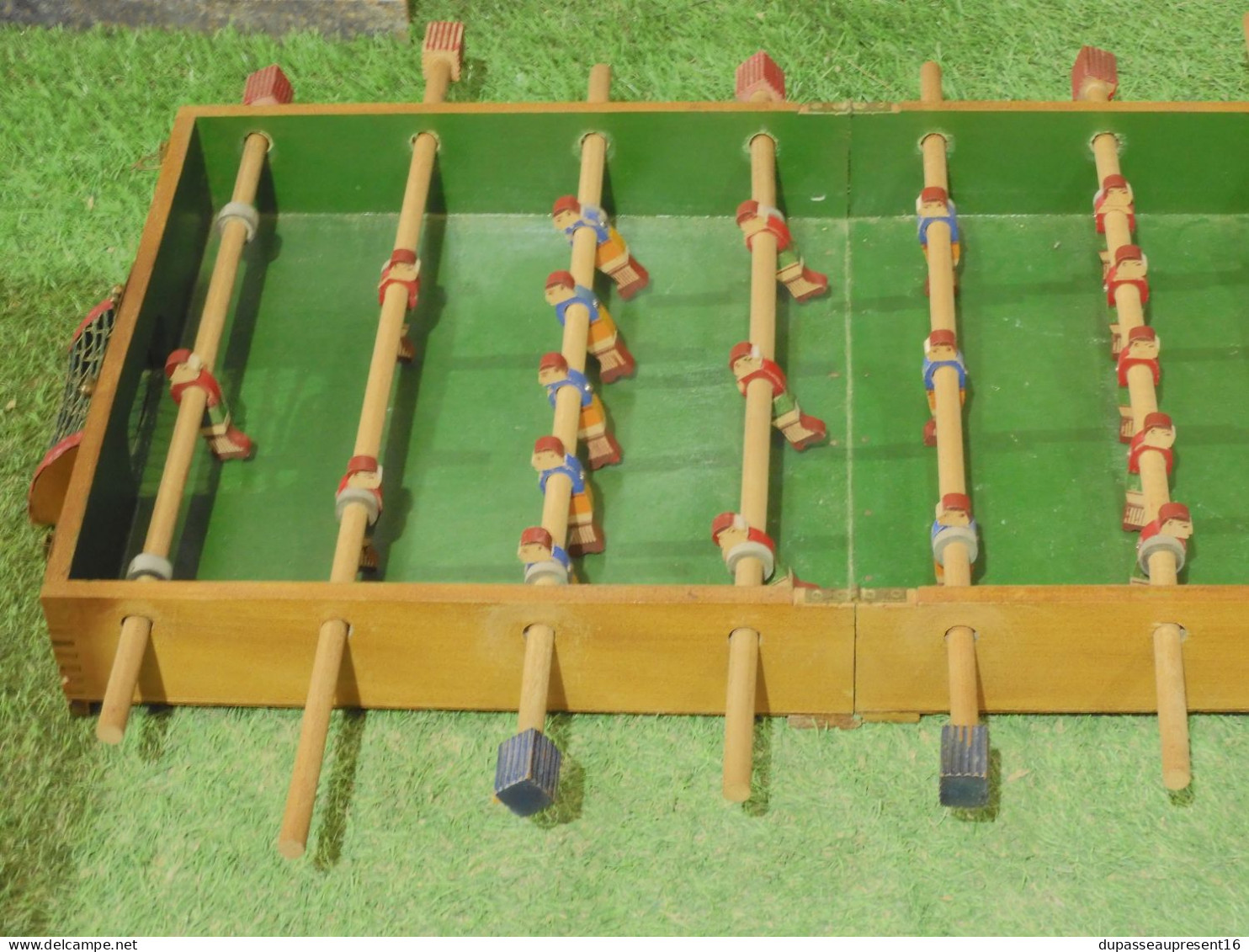 -ANCIEN JEU BABY FOOT de TABLE PLIABLE en BOIS & 11 Balles COLLECTION VINTAGE     E