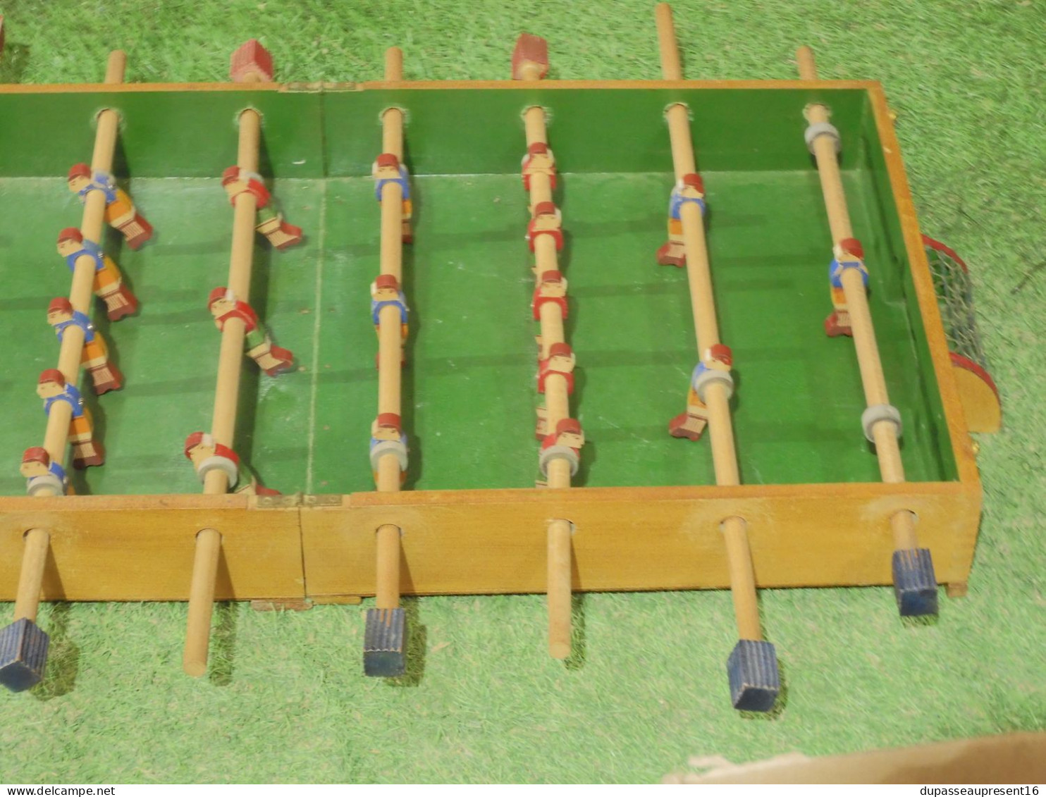 -ANCIEN JEU BABY FOOT de TABLE PLIABLE en BOIS & 11 Balles COLLECTION VINTAGE     E