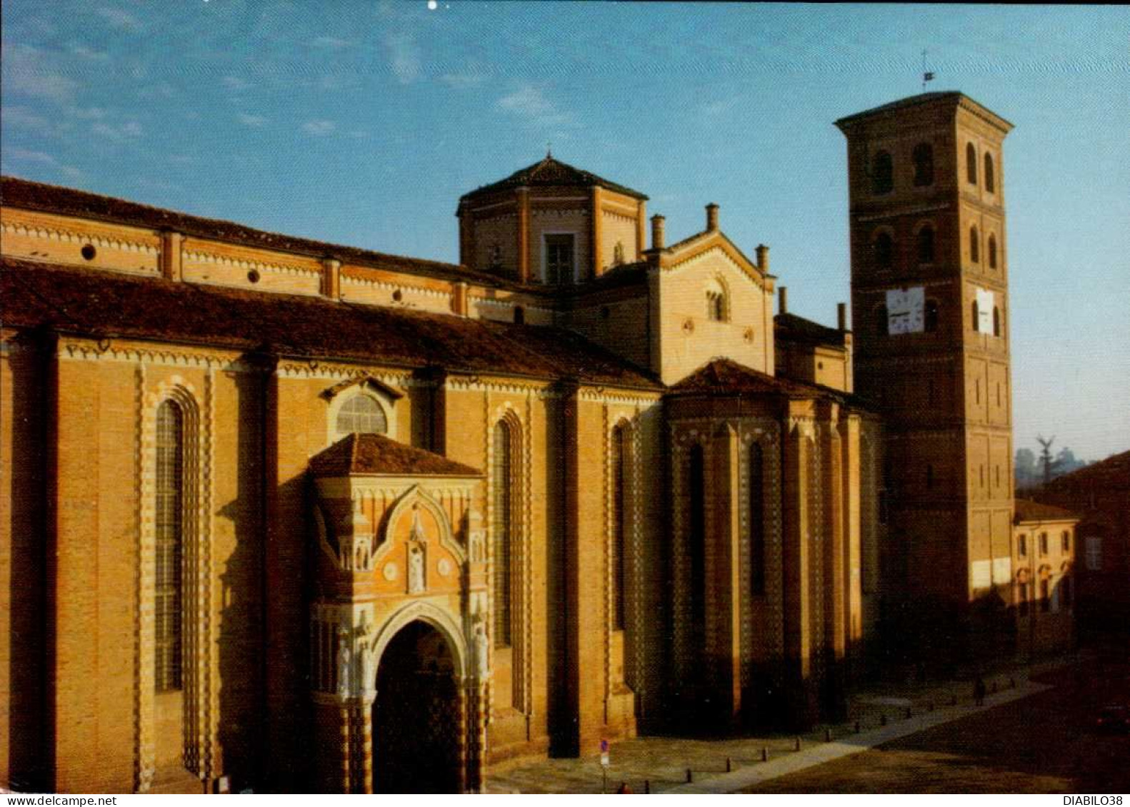 ASTI   ( ITALIE )   CATHEDRALE - COTE SUD - Asti