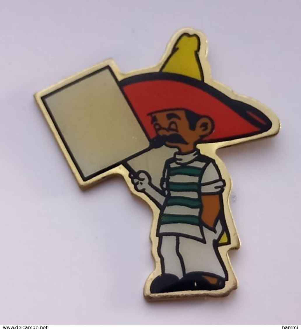 A212 Pin's Mexique Mexicain Avec Sombrero Achat Immédiat - Personaggi Celebri