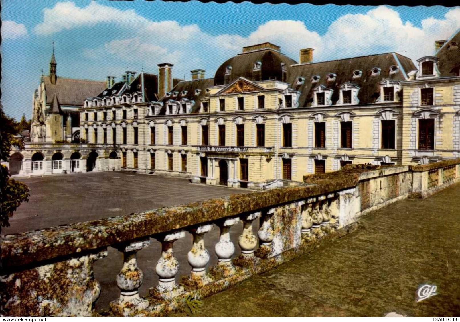 THOUARS    ( DEUX-SEVRES )    LE CHATEAU, LYCEE DE GARCONS - Thouars