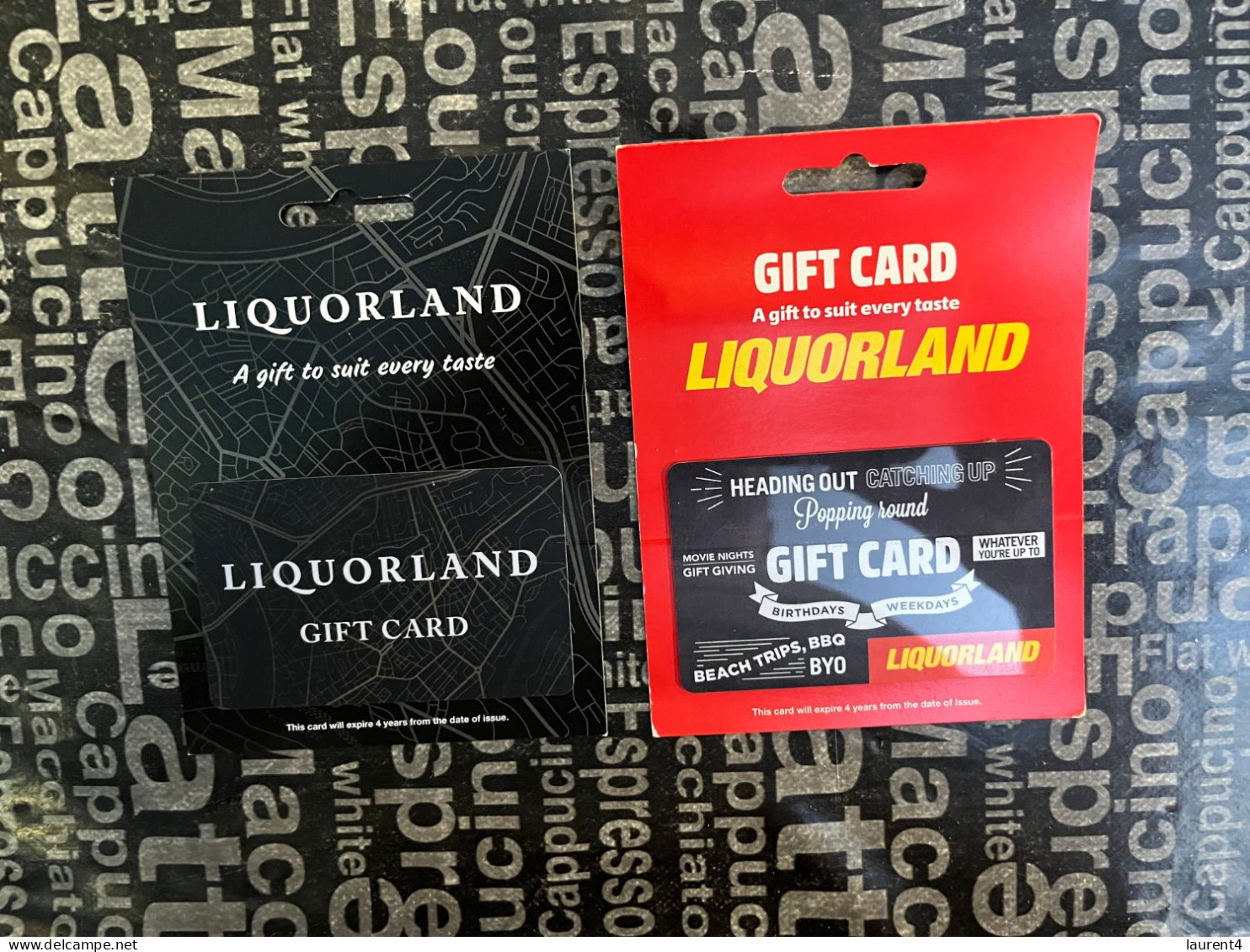 28-3-2024 (Gift Card 2) Collector Card - Australia - Liquorland  - 2 Cards (no Value On Card) + Presentation Support - Tarjetas De Regalo