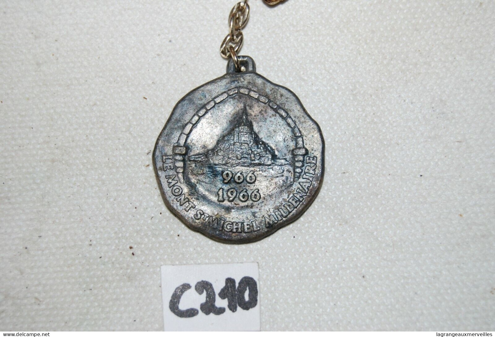 C210 Ancien Porte Clef - Mont St Michel - 1966 - Key-rings