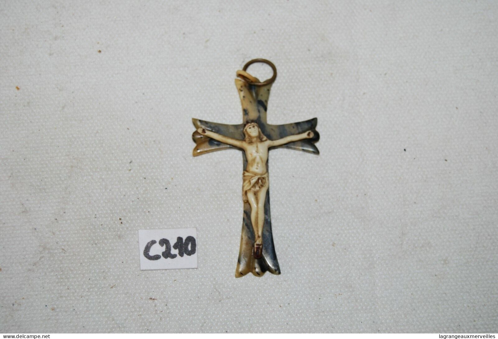C210 Bijou - Ancien Pendentif Religieux - Christ - Pendants