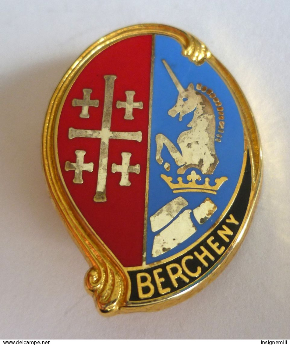 INSIGNE 1° REGIMENT DE HUSSARDS, BERCHENY - DRAGO NOISIEL Marne La Vallée H 295 - Esercito