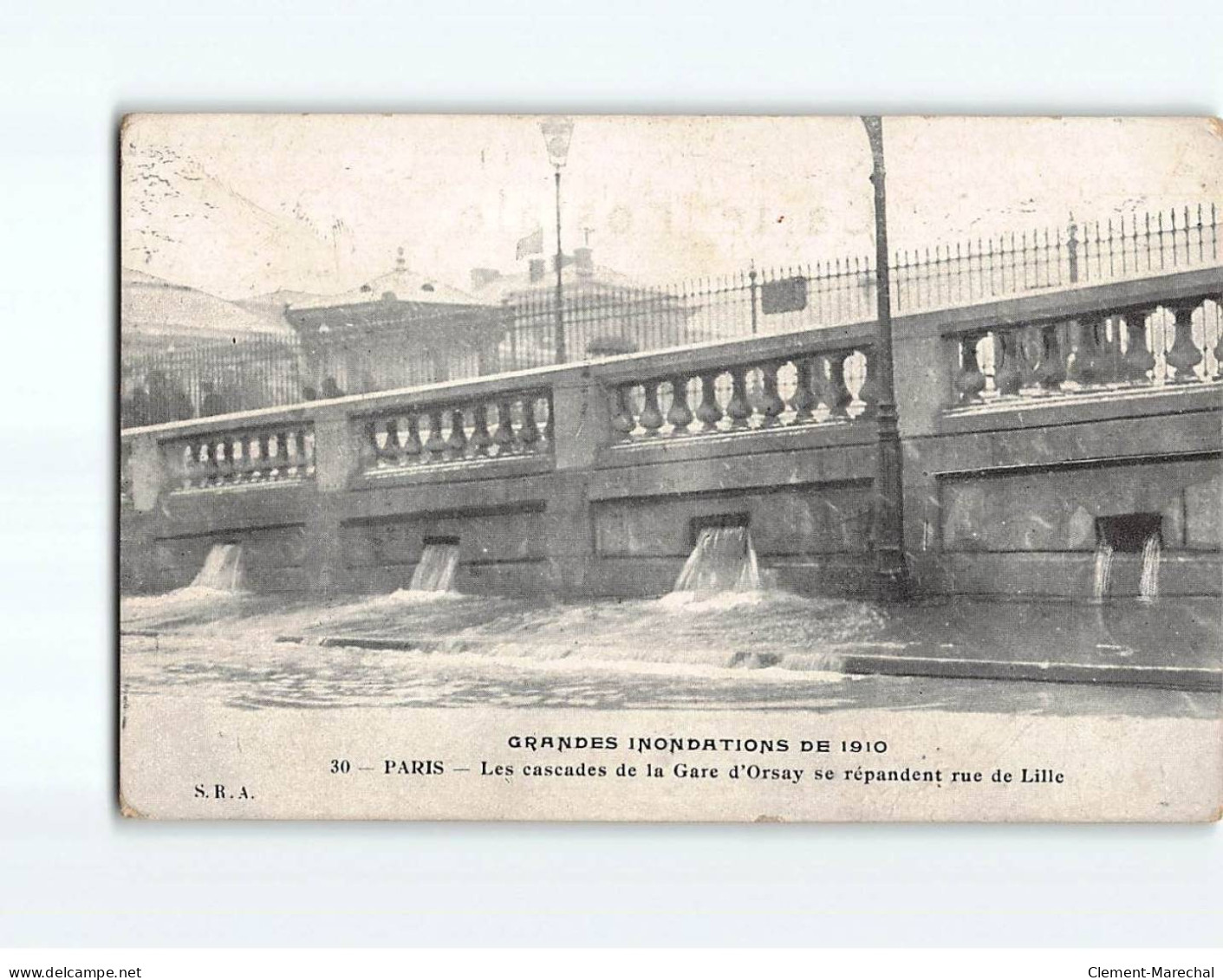 PARIS: Inondations 1910, Les Cascades De La Gare D'Orsay Se Répandent Rue De Lille - état - Inondations De 1910