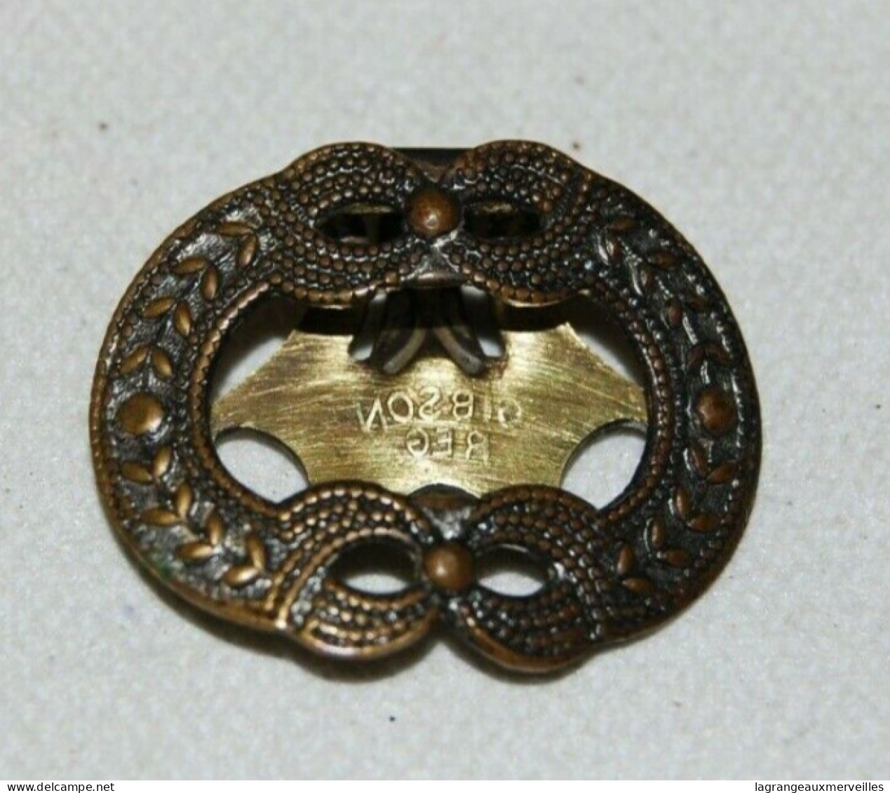 C210 Bijou Ancien - Broche Travaillée - GIBSON REg - Broches